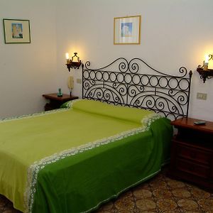 Camera con letto queen size